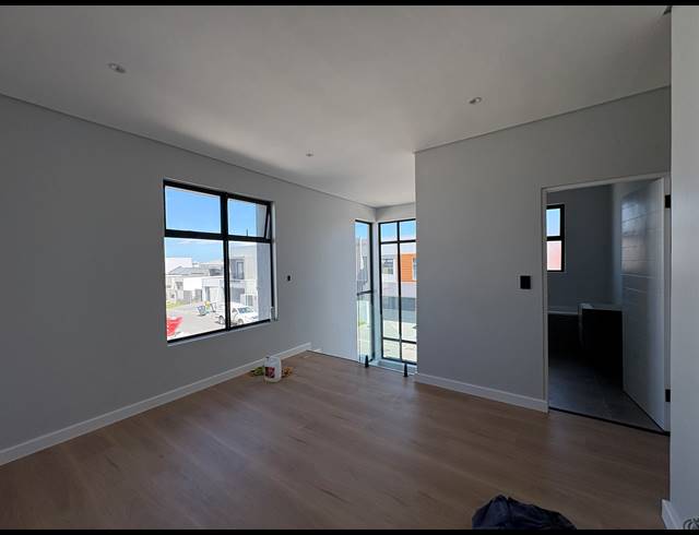 4 BEDROOM HOUSE FOR SALE IN SANDOWN